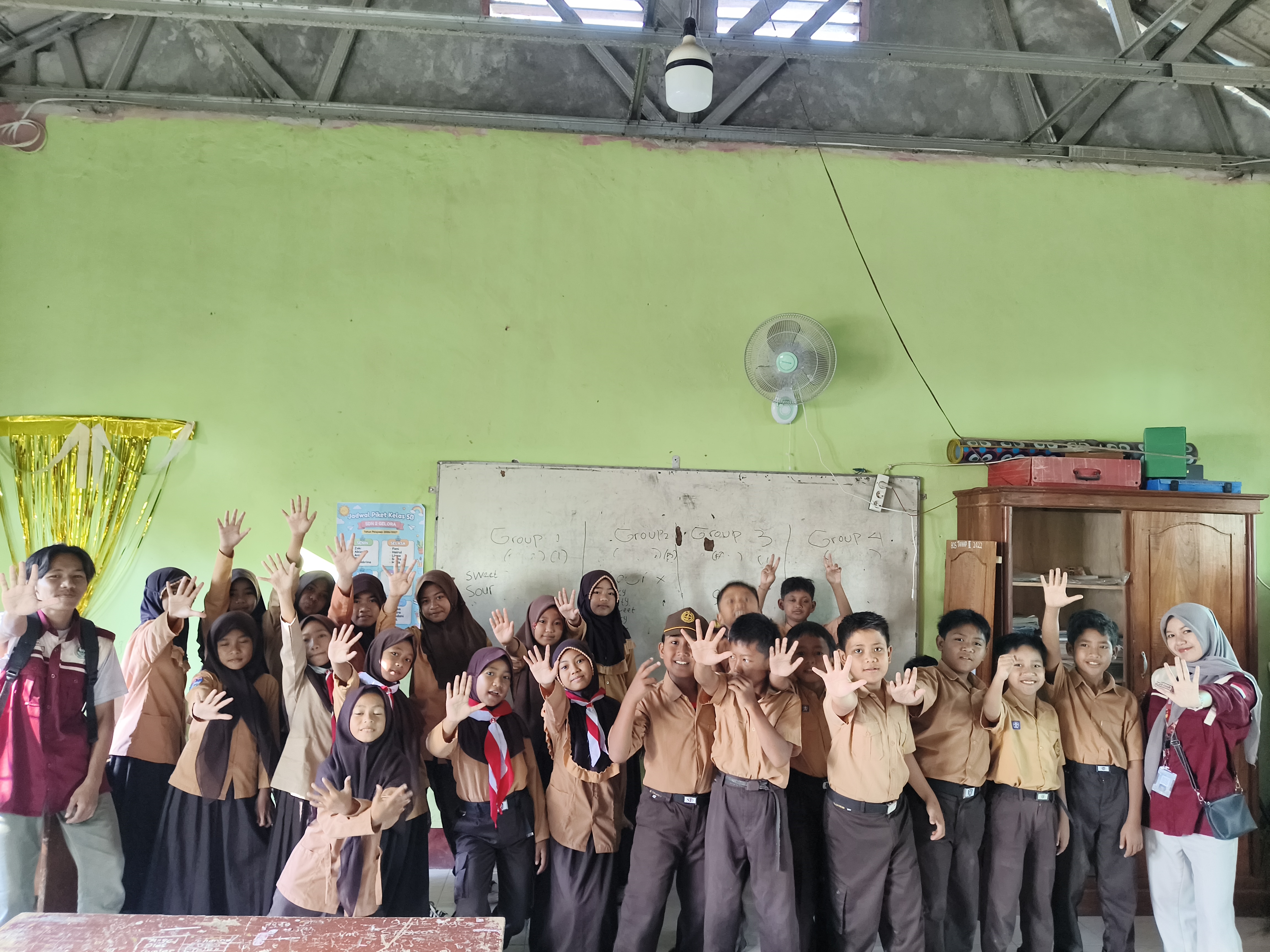 Mengajar Anak SD